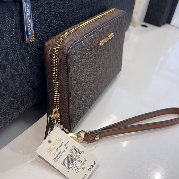 Michael Kors MK Signature Large Flat Multi-Function Phone Case Wallet Wristlet - Picture 8 of 16